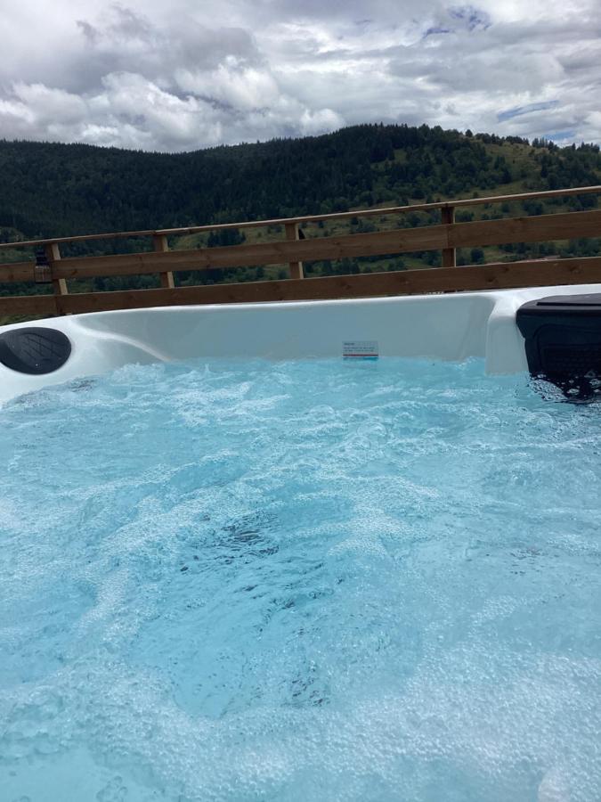 Les Bambi & Jacuzzi Privatif Appartamento