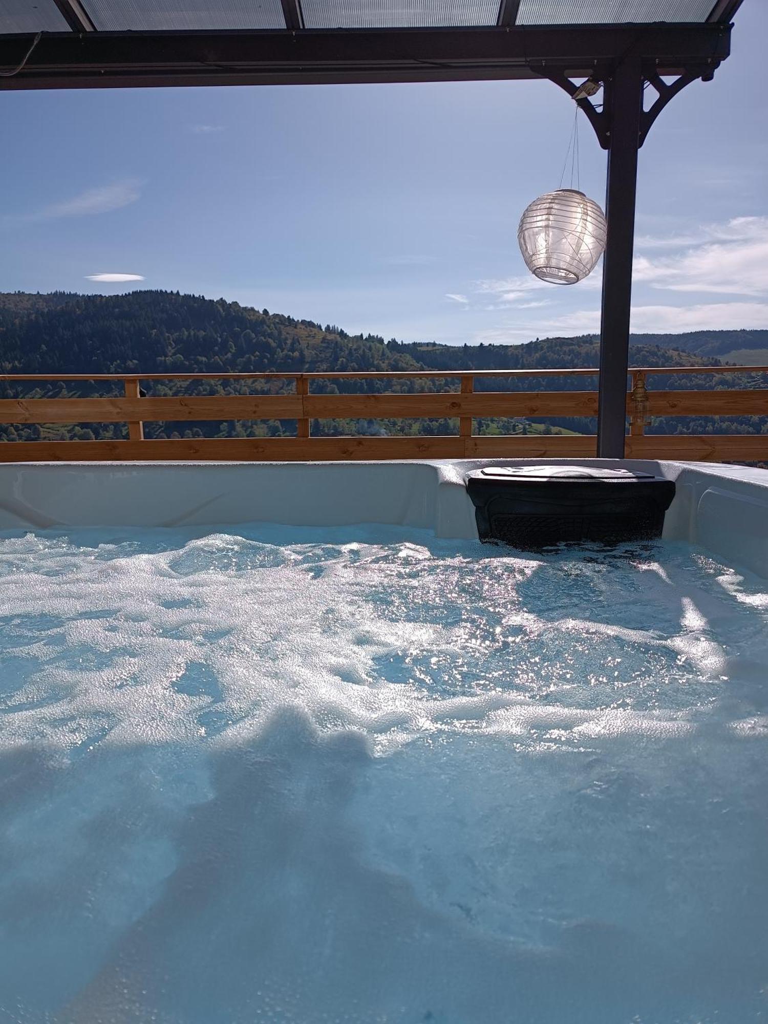 Les Bambi & Jacuzzi Privatif Appartement *